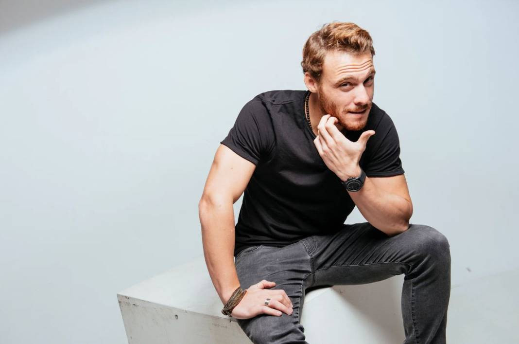 Kerem Bürsin'in yeni aşkı Türkiye’nin en zengin ailesinin torunu çıktı - Resim: 9